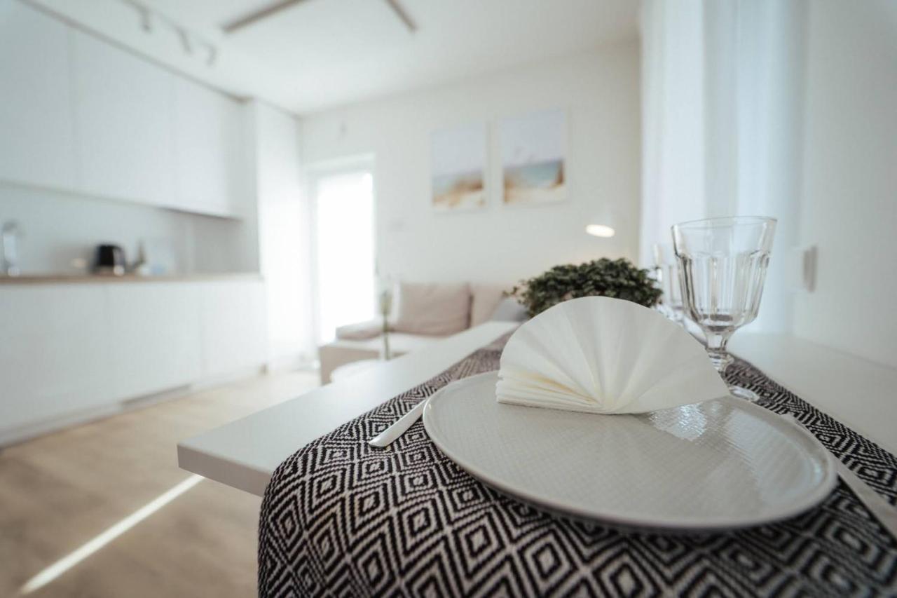 No.1 Apartment In Palanga, Vaivorykstes Apartment Bagian luar foto